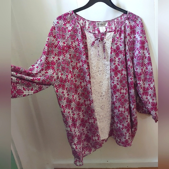 Lightweight Fuchsia Pink Floral Tunic w/ Lace Section - Picture 6 of 10